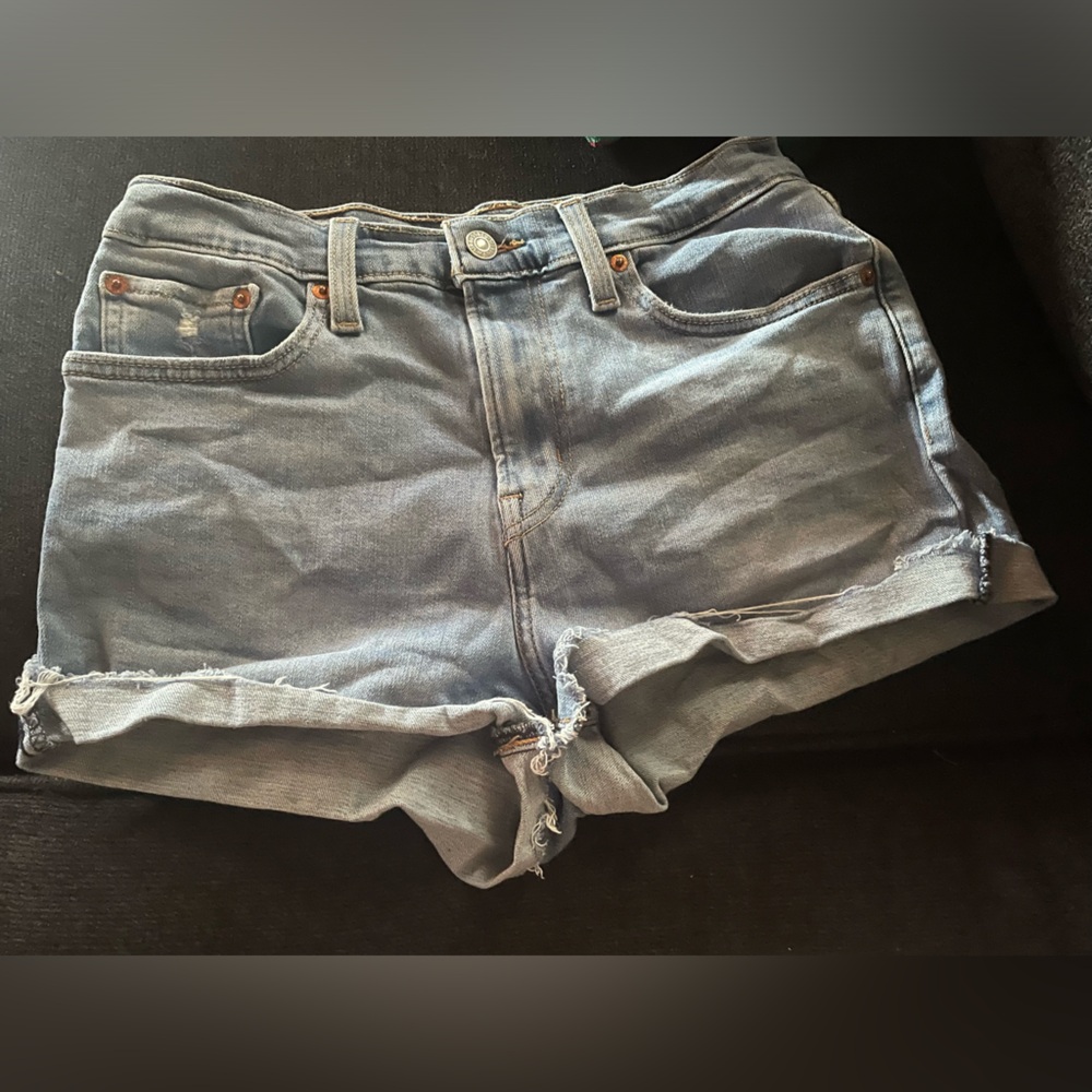 Levi shorts high rise size 28